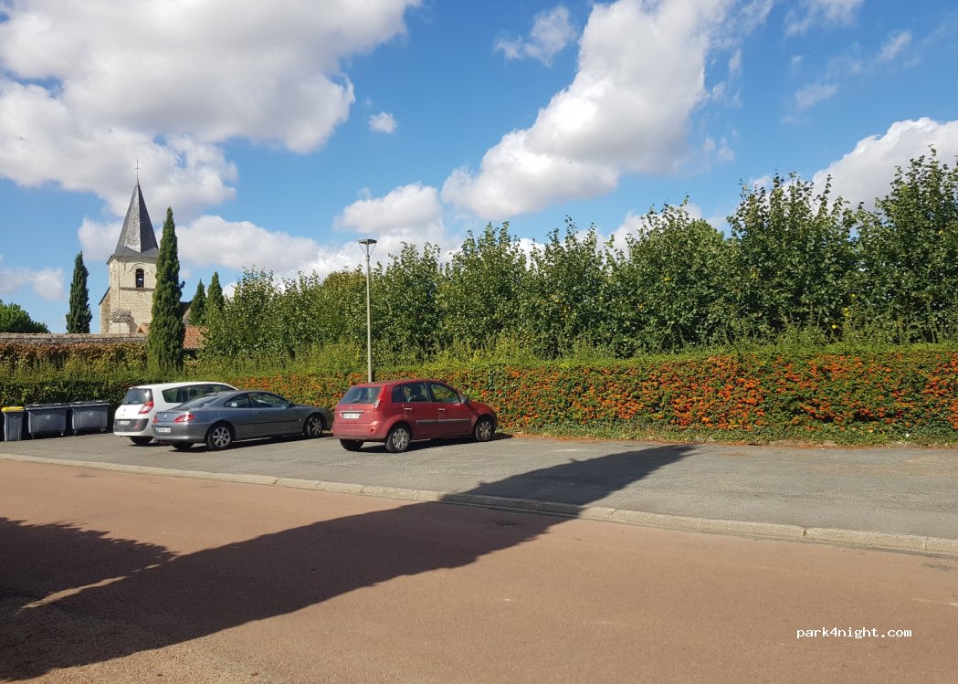 (37120) Braye-Sous-Faye - D360 — foto