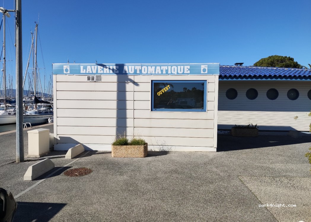 (83700) Saint-Raphaël - 90 Avenue du Touring Club — foto