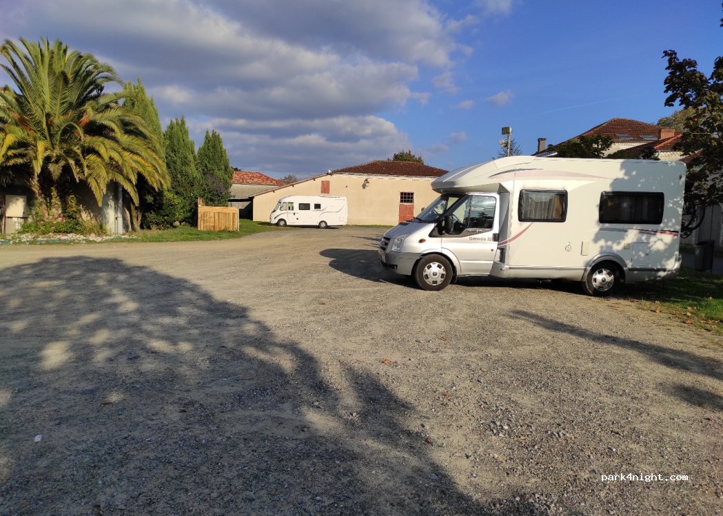 (40330) Brassempouy - 67 Route des Grottes — foto