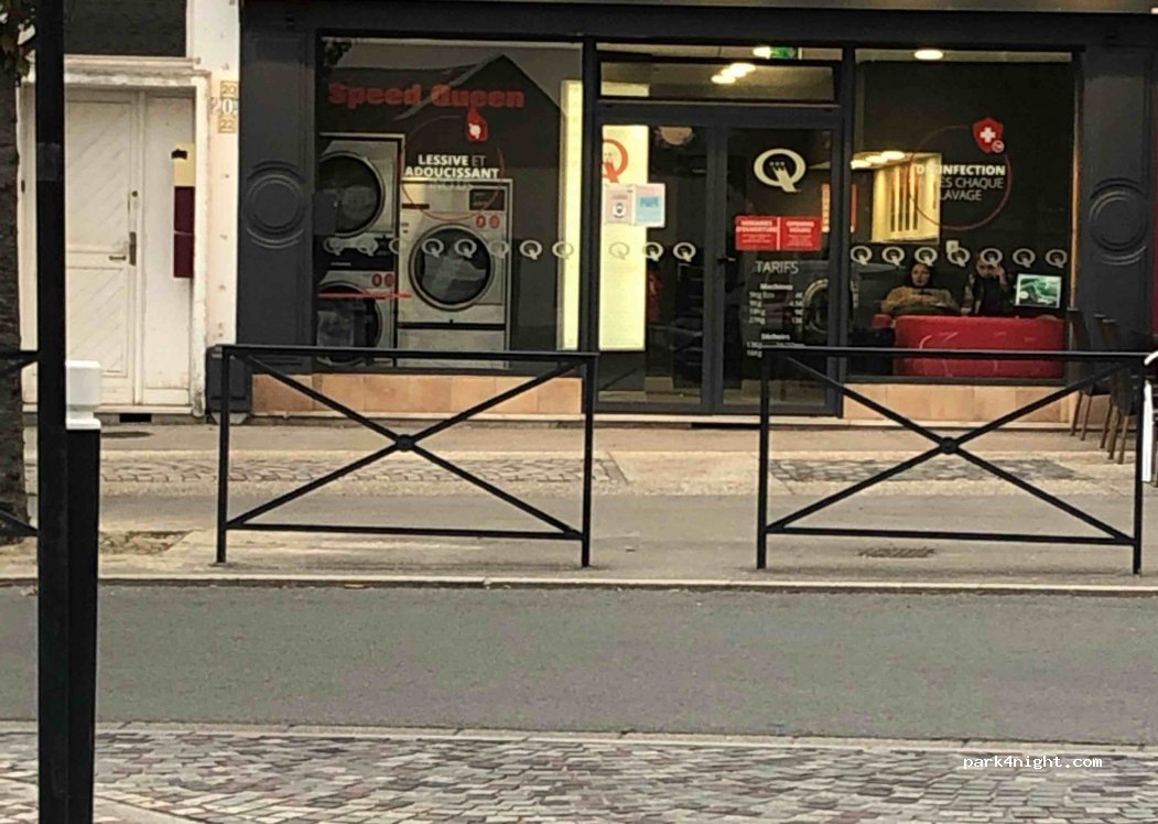 (80100) Abbeville - 22 Place Jacques Becq — foto