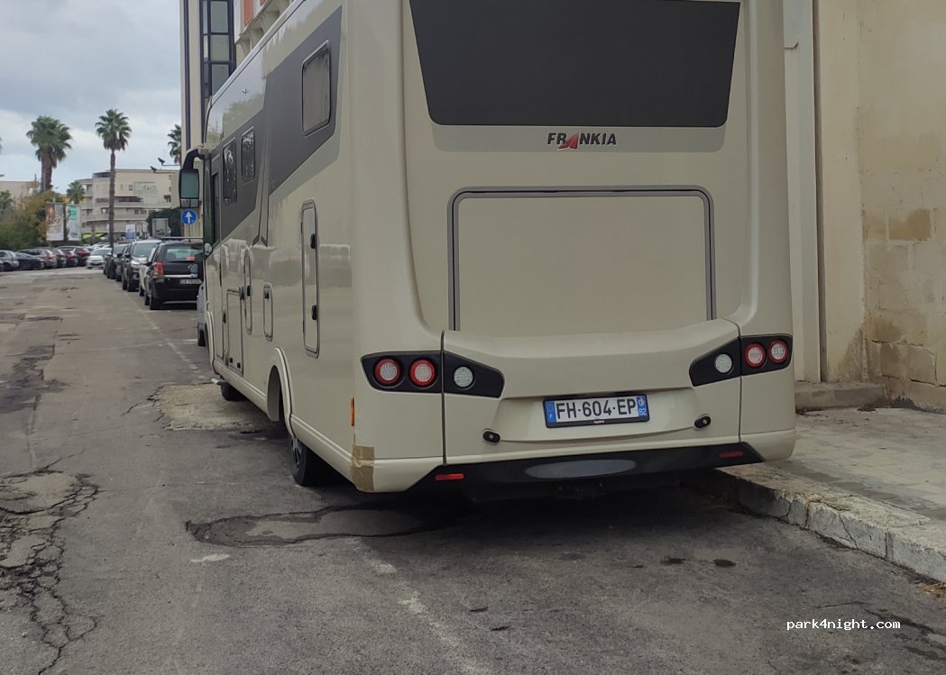(73100) Lecce - 2 Via Pietro Indino — foto 2
