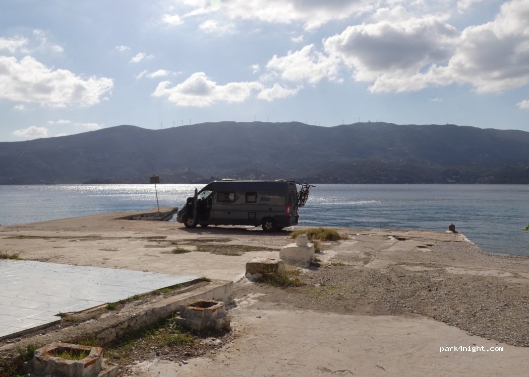(18020) Agios Nektarios - Διακλάδωση Μονής Ζωοδόχου Πηγής — foto