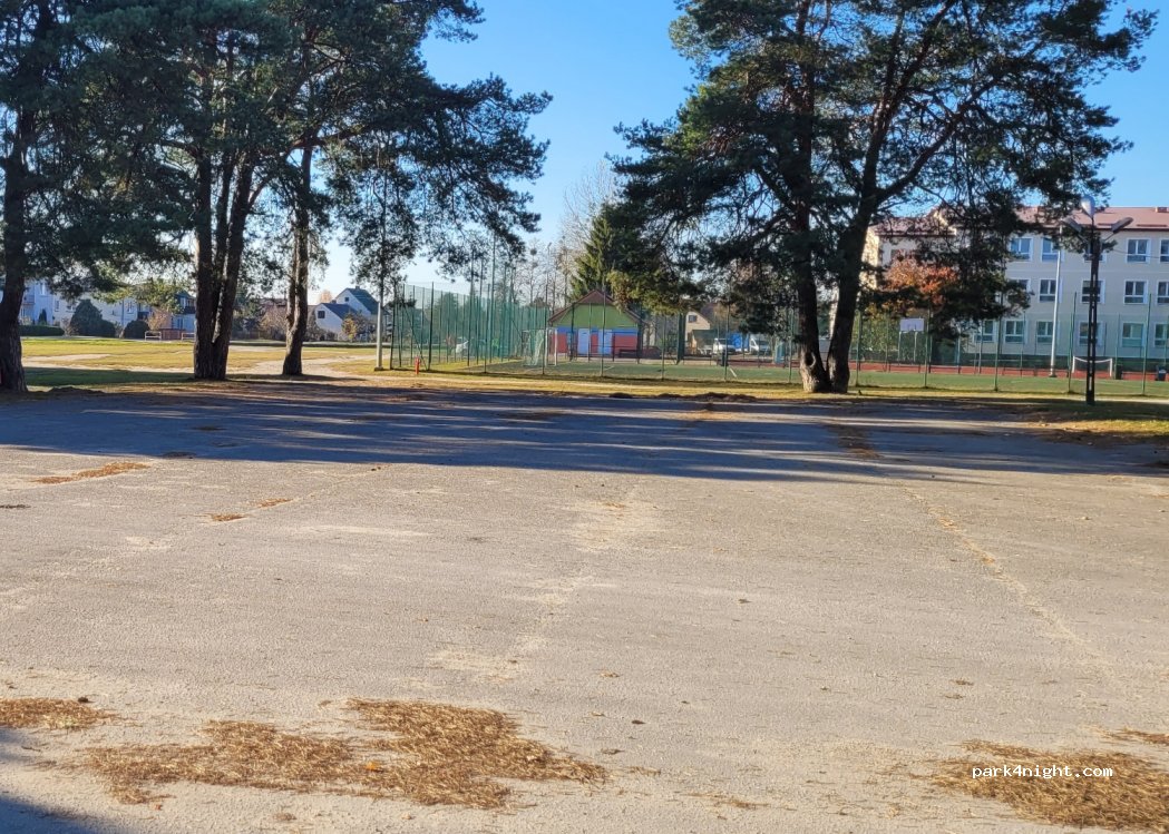 (23-460) Józefów - 14 Broniewskiego — foto