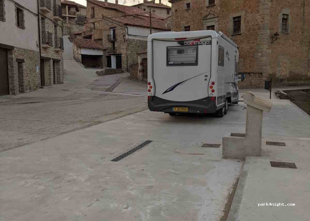 (44144) Villarroya de los Pinares - 5 Calle Peirón — foto