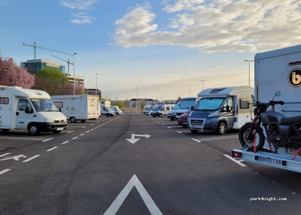 Parking de Caravanas y Autocaravanas Palomera — foto 2