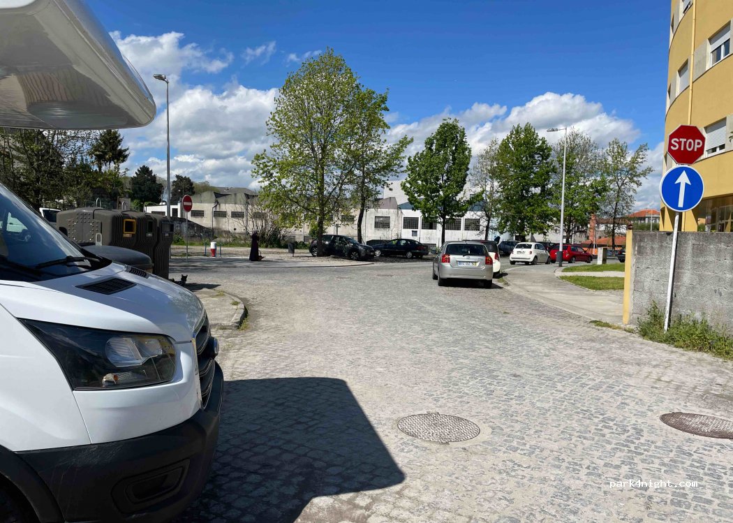 (4810-225) Guimarães - 493 Rua Camilo Castelo Branco — foto