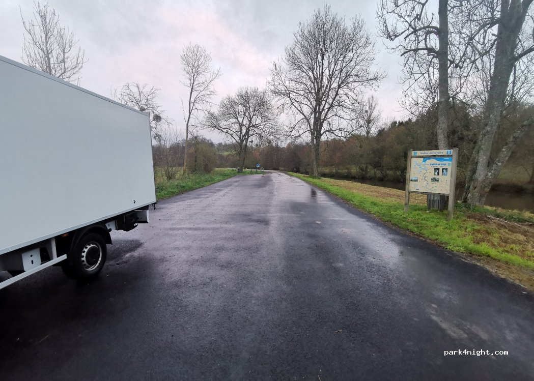 (50000) Baudre - 1 La Maison du Pont — foto