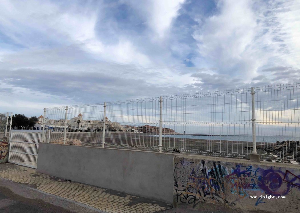Parking de autocaravanas Puerto Deportivo de Almerimar — foto
