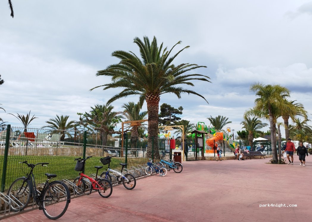 Camping Las Palmeras Store — foto 4