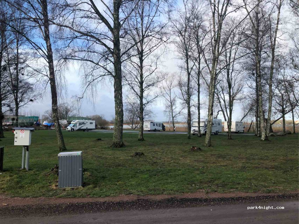 (592 30) Vadstena - 9 Hamngatan — foto 2