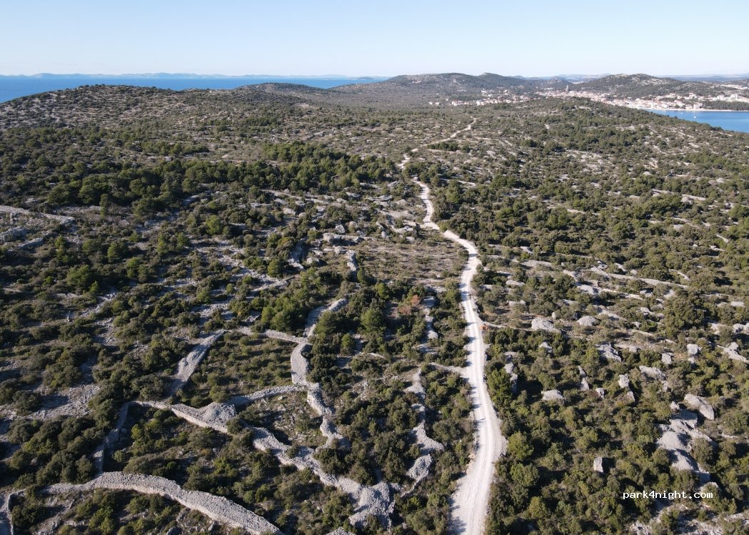 (22242) Jezera - Unnamed Road — foto 3