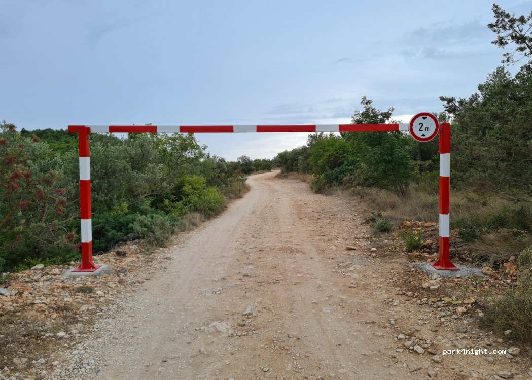 (22242) Jezera - Unnamed Road — foto 4