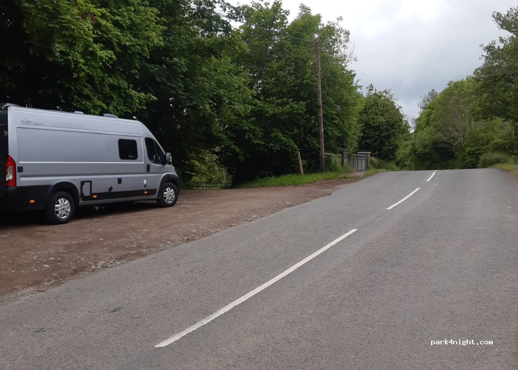 (LD3 7LJ) Wales - B4558 — foto 2