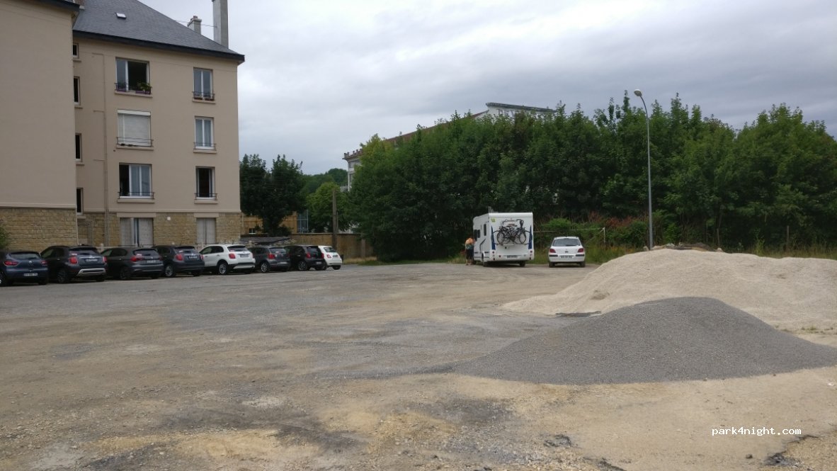 (08000) Charleville-Mézières - 19 Rue Louis Fraison — foto