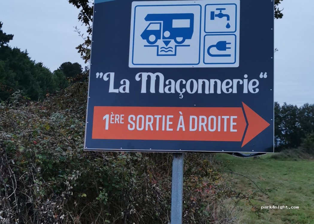 (85000) Mouilleron-le-Captif - La Maçonnerie — foto