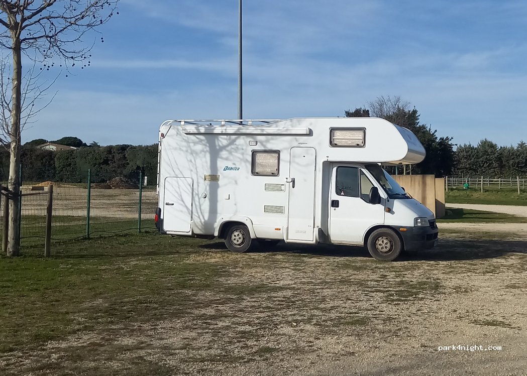 (30700) Uzès - Unnamed Road — foto 3
