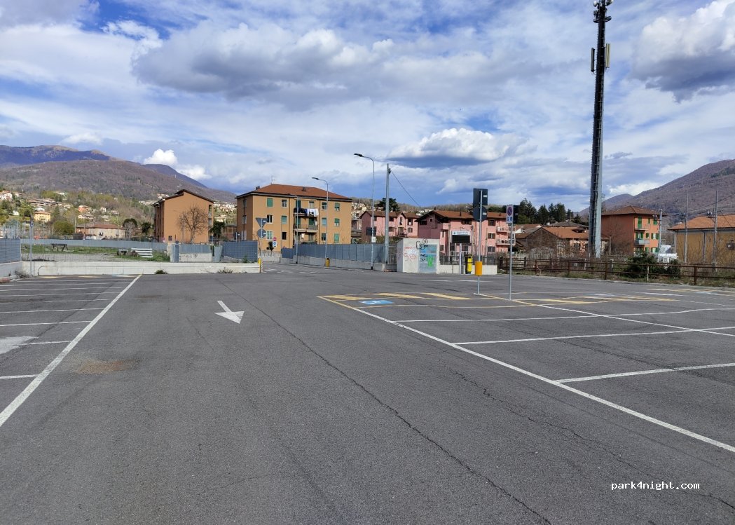 (21016) Luino - Via Carnovali — foto 2