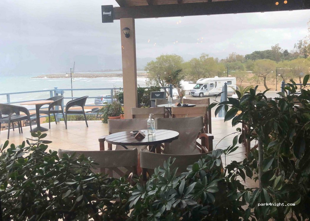 (245 00) Kyparissia - Unnamed Road — foto