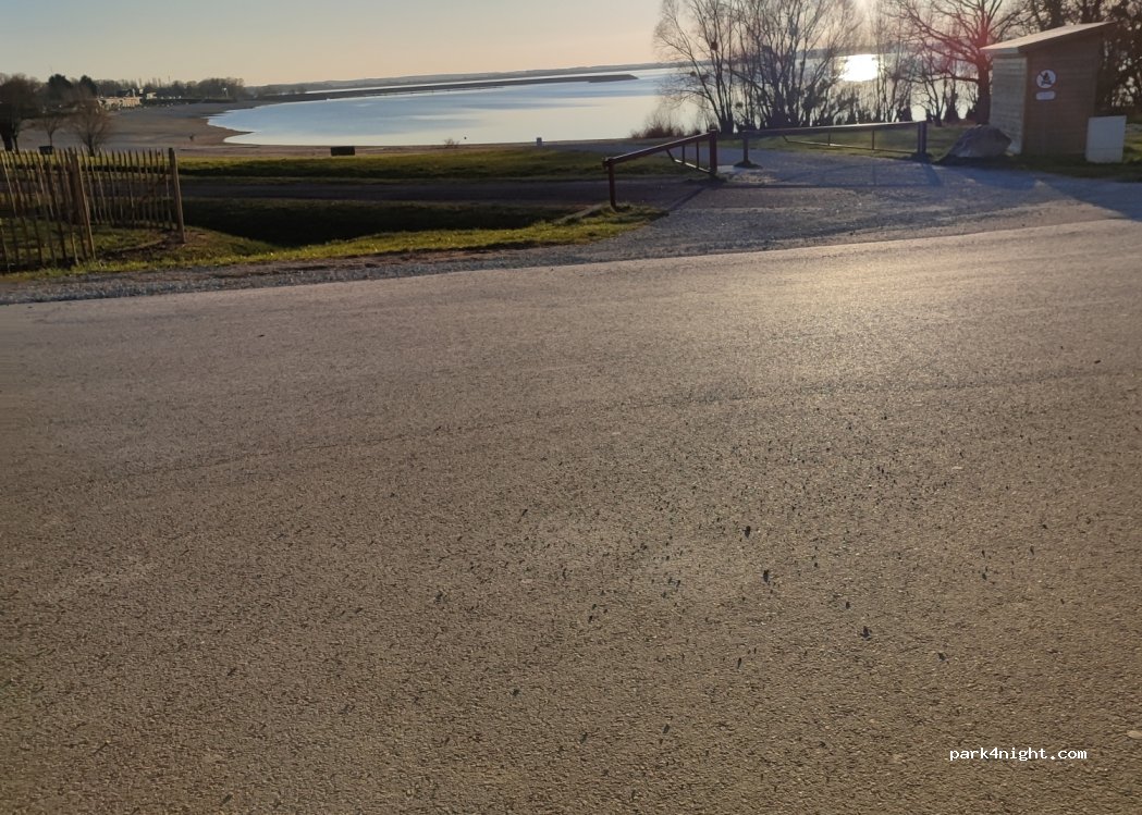 (10140) Mesnil-Saint-Père - 20 Rue du Lac — foto