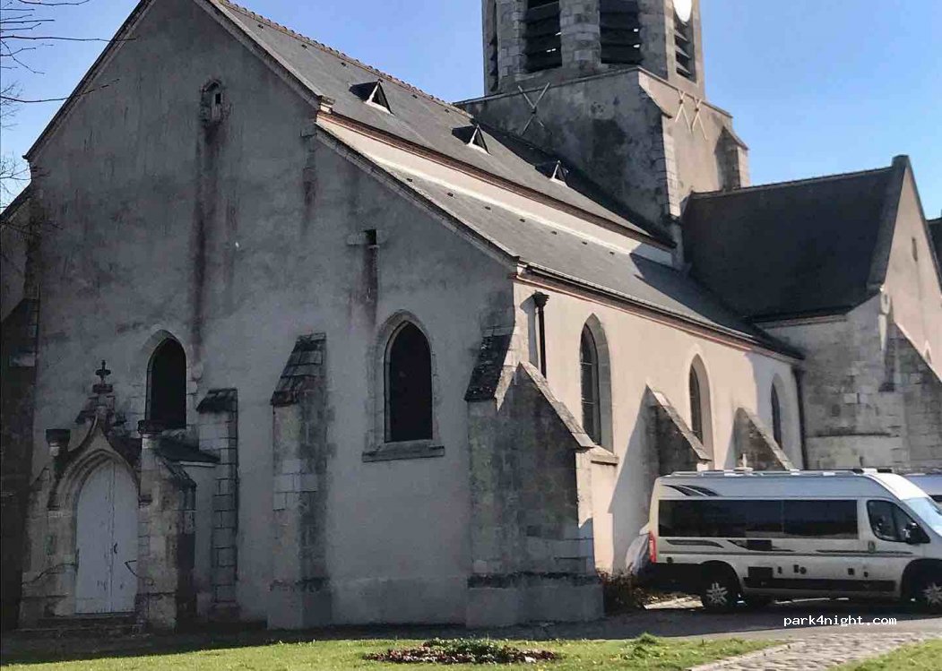 (45410) Artenay - 8 Place de l'Église — foto