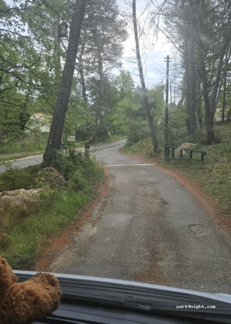 (13109) Simiane-Collongue - 861 La Galere — foto