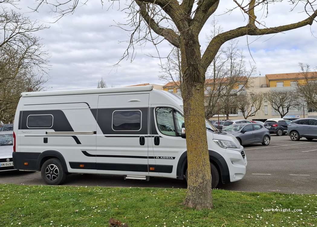 (79100) Thouars - 4 Boulevard Pierre Curie — foto
