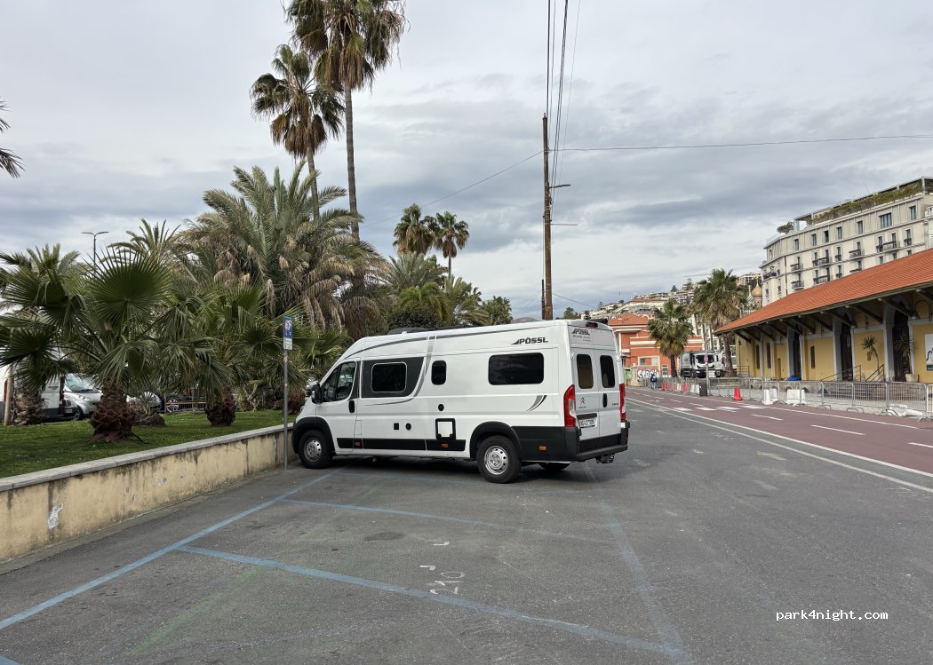 (18038) Sanremo - 21 Piazza Cesare Battisti — foto 5