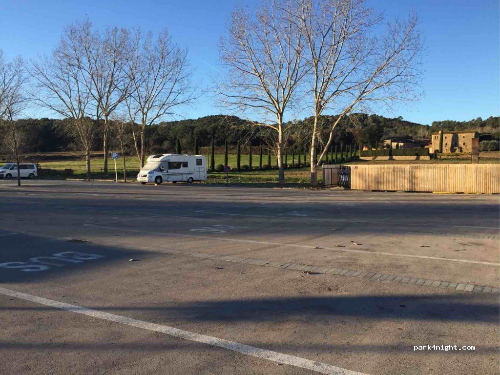 (17120) Púbol - 3 Plaça Constitucio — foto