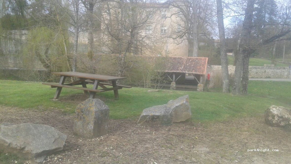 (86190) Ayron - Route de Latillé — foto 3
