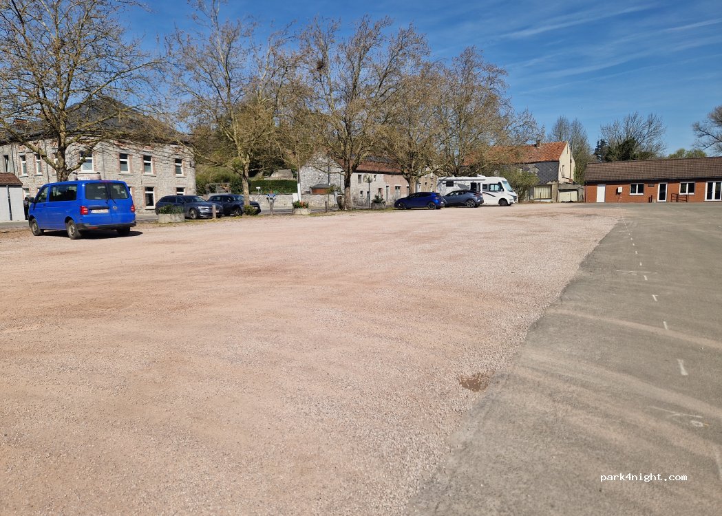(6120) Ham-sur-Heure-Nalinnes - Rue de la Station — foto