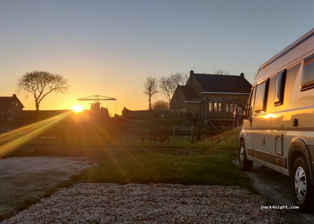 Camperplaats Ezumazijl — foto