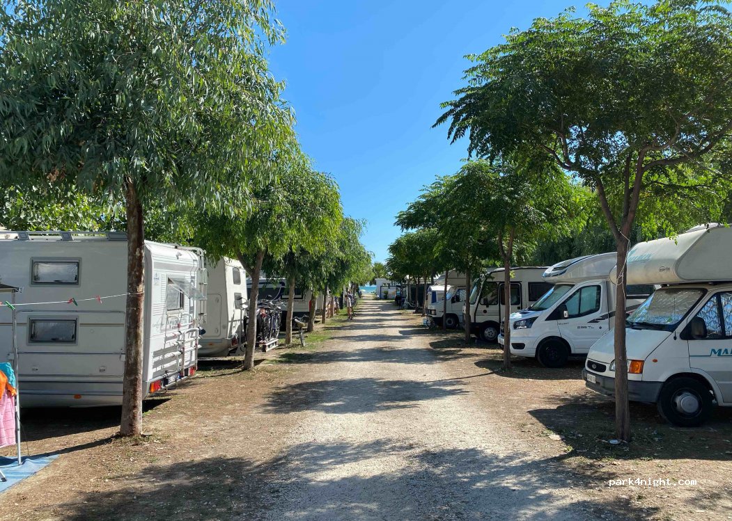 Area Sosta Camper Magalipè — foto