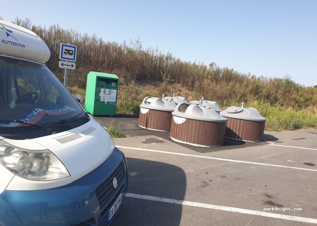 Aire de camping-car Losse — foto 3