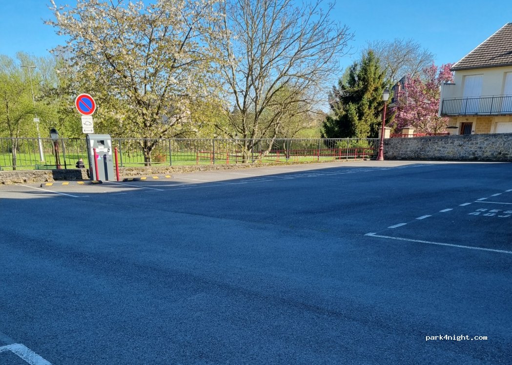 (08000) Warcq - 3 Place de la Mairie — foto