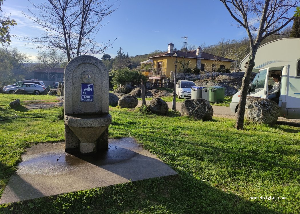 (37650) Sequeros - 11 Paseo Virgen del Robledo — foto
