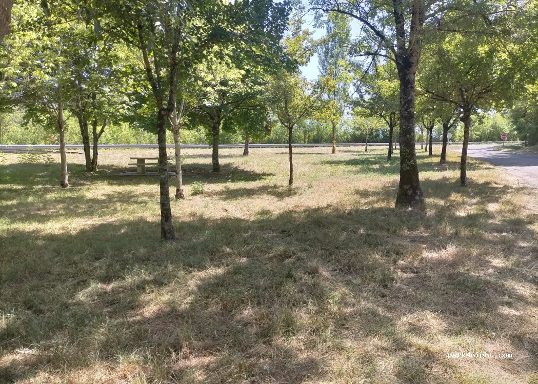 (32810) Castin - Unnamed Road — foto