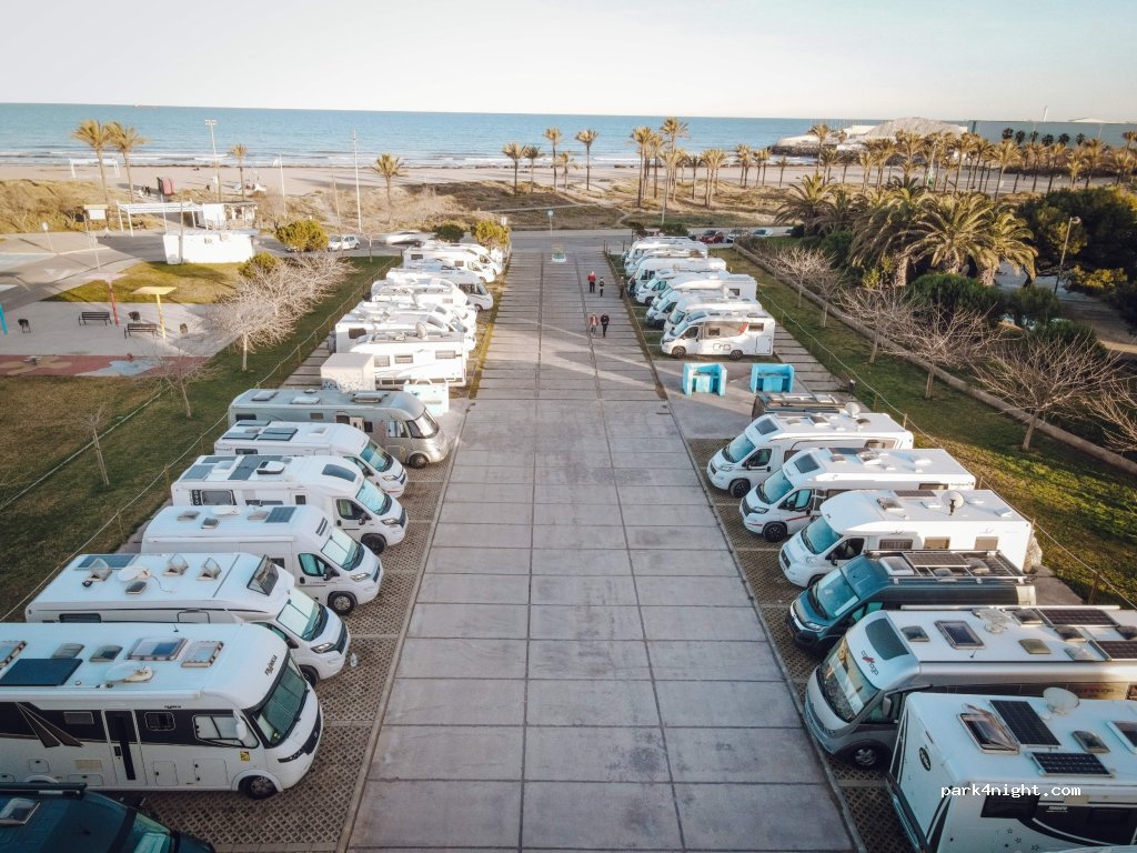 Area Autocaravanas de Castellón - Camperplana Playa del Pinar — foto