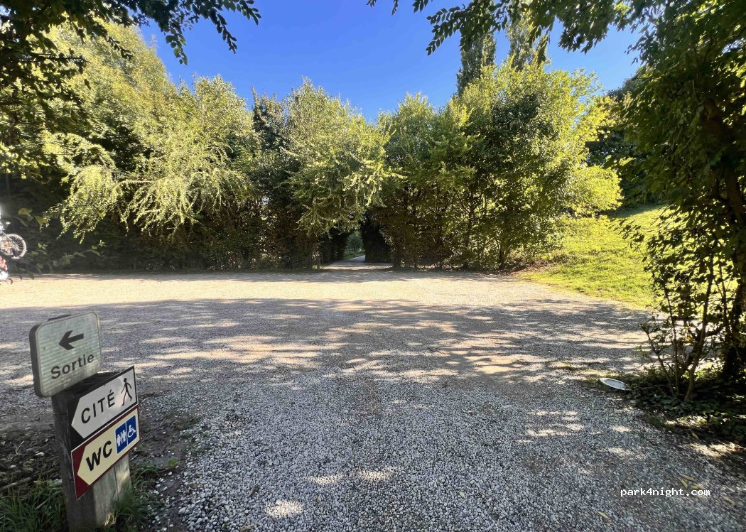 (01800) Pérouges - 1406 Route de Trévoux — foto 5