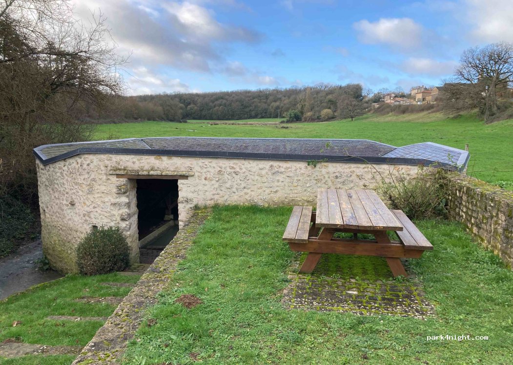 (79390) Pressigny - Rte du Lavoir — foto