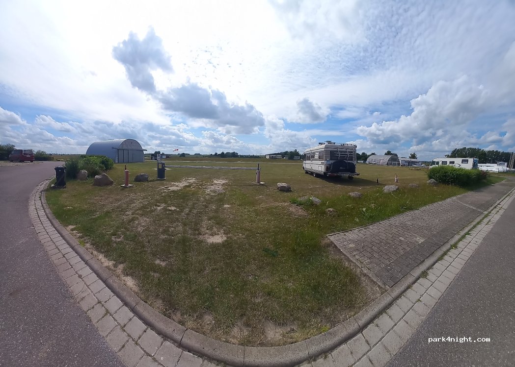 Wohnmobilstellplatz Flugplatz Pasewalk — foto 5
