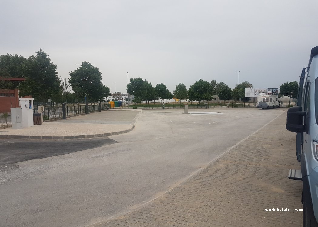 Área Autocaravanas Almeirim — foto 2