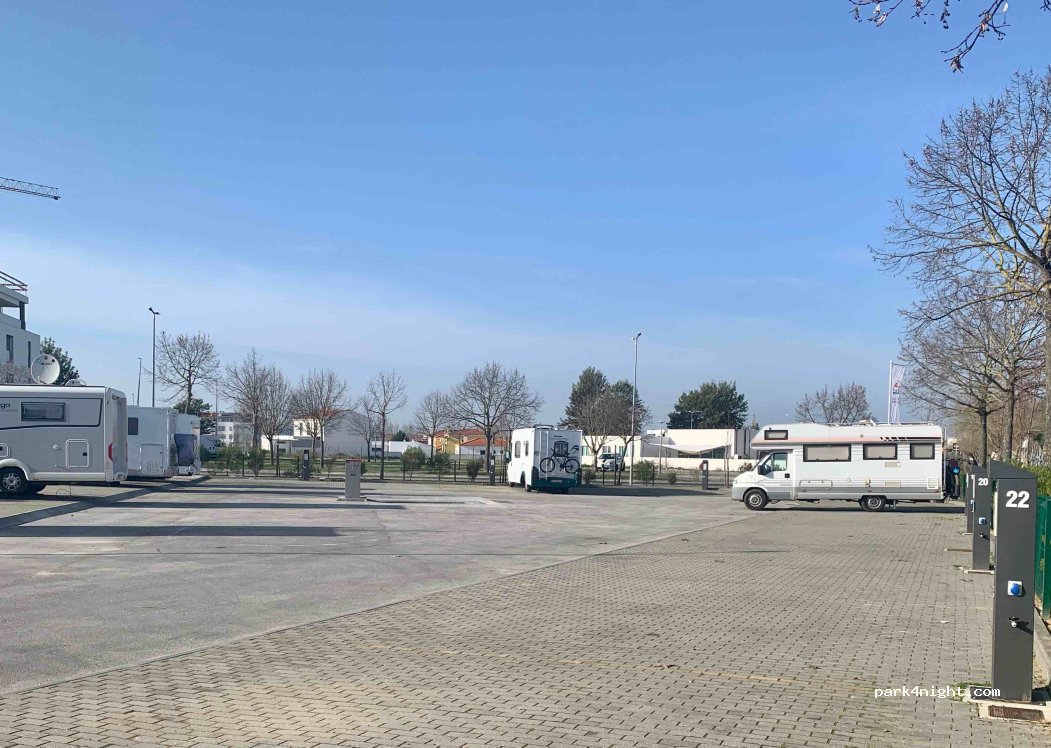 Área Autocaravanas Almeirim — foto 3