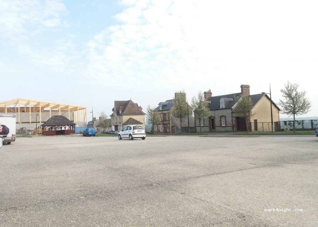 (61700) Domfront - 7 Place du Champ de Foire — foto 2