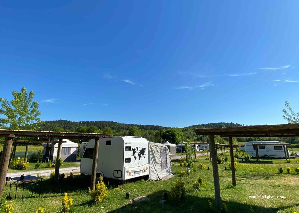 Forest Lake Caravan Camping — foto 4