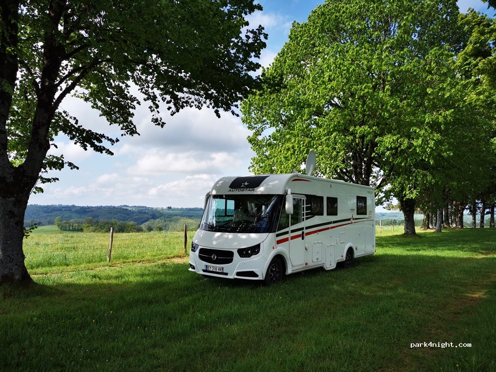 (15200) Mauriac - 5 Route des Crêtes — foto