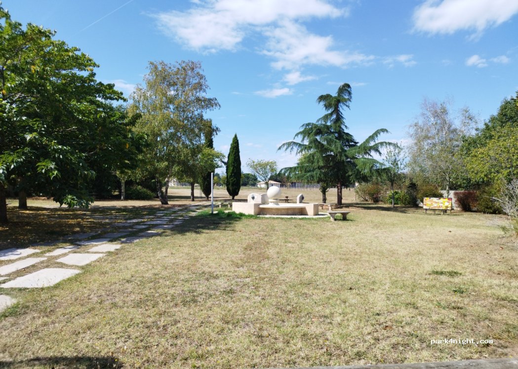 (33820) Saint-Aubin-de-Blaye - 656 Avenue de la Liberté — foto