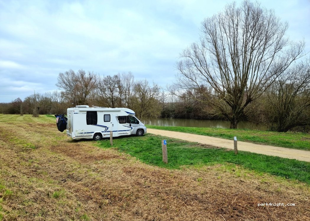 (37190) Bréhémont - — foto 3