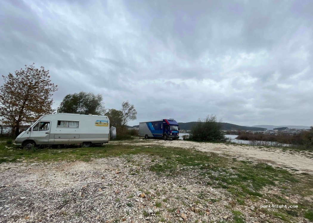 (454 45) Perama - 3 25ης Μαρτίου — foto 3