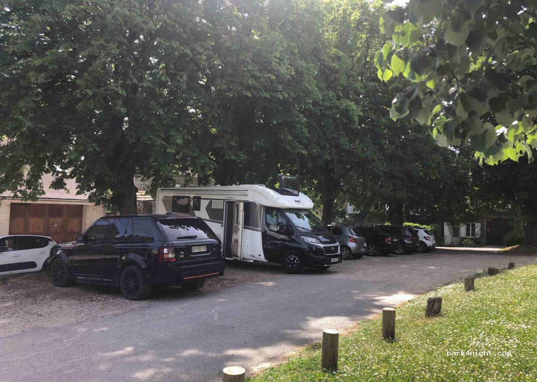 (60560) Orry-la-ville - 19 Place des Fêtes Henri Delaunay — foto