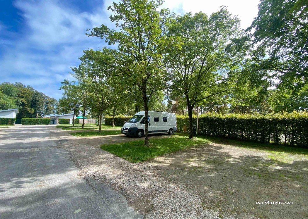 Aire Camping-Car Park Contrexéville — foto 2